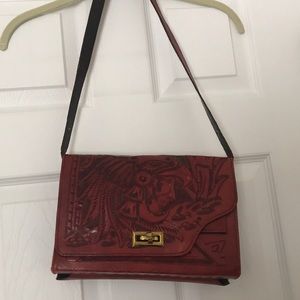 ❣️VINTAGE ONE OF A KIND INTRICATE RED LEATHER PURSE❣️